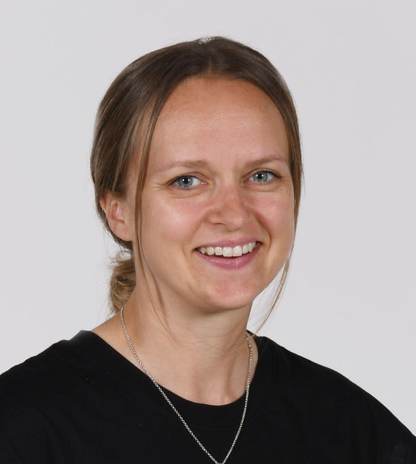 Julia – Produkt und Kundenservice bei ABSINA